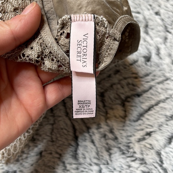 Victoria’s Secret Lace Bralette XS - Picture 5 of 6